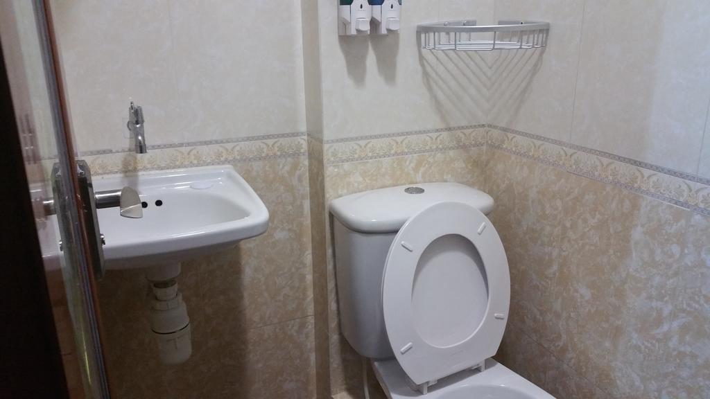 Gold Sparrow Hotel Гонконг Экстерьер фото
